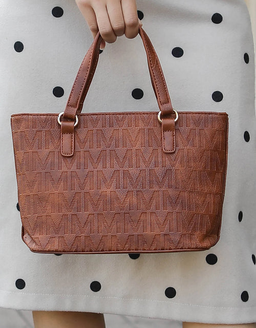 Load image into Gallery viewer, Bolso Tote Para Mujer by Mia K. Marimar Con Bolsa Y Muñequera, Conjunto De 4 Piezas - Marrón Chocolate
